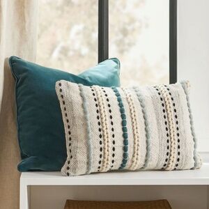 ARTICLE PILLOWS